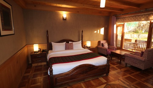 Mountain Pass Room