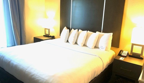 Suite, 1 King Bed with Sofa bed, Non Smoking
