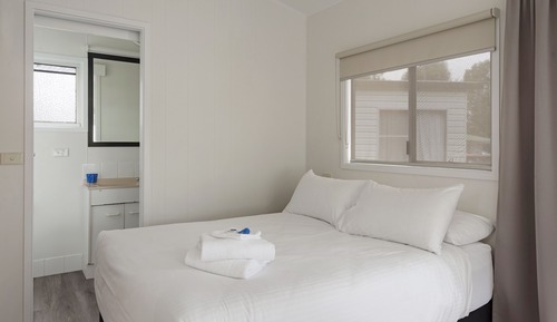 Standard Cabin (Sleeps 2)