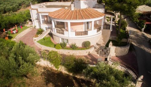 Villa with Garden View