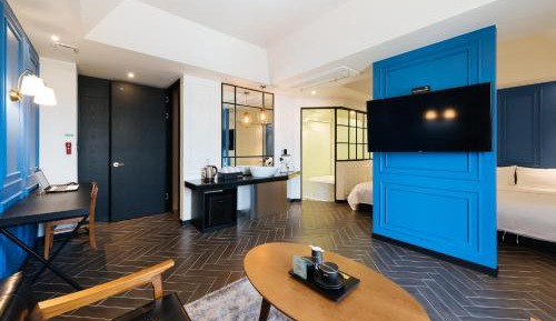 Deluxe Suite with Spa Bath