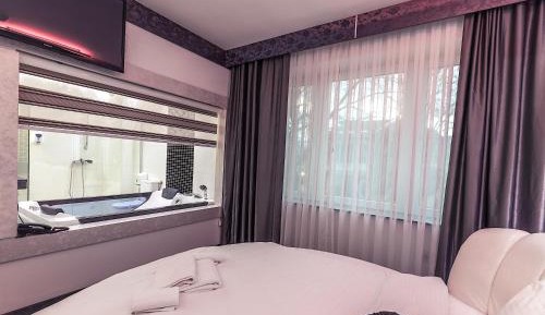 King Room with Spa Bath