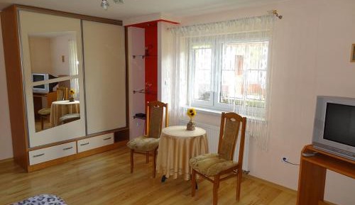 Standard Twin Room with Shared Bathroom