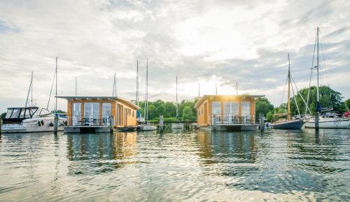 Two-Bedroom Houseboat Nr. 1