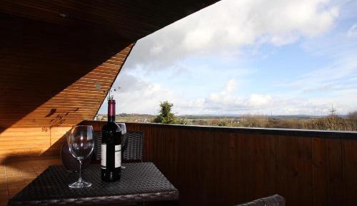 Apartment with Mountain View