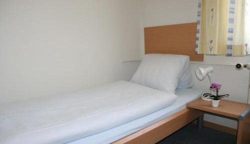 Single Room with Private Shower and Shared Toilet