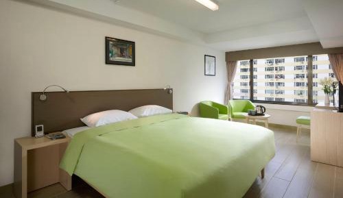 Double or Twin Room (Random Bedding)
