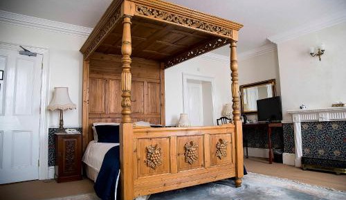 Four Poster/Canopy Room - Non Smoking