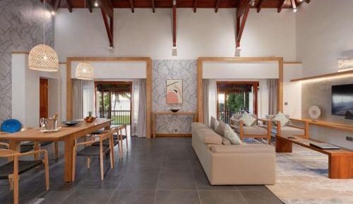 Imperial King Suite with Ocean View and Balcony - Beachfront 