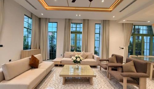 Villa with Garden View