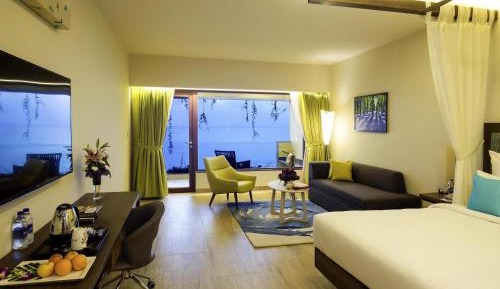 Deluxe Room with 1 double bed, Ocean Front with Balcony