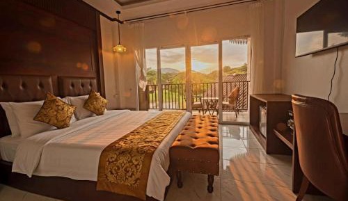 King Room with Balcony
