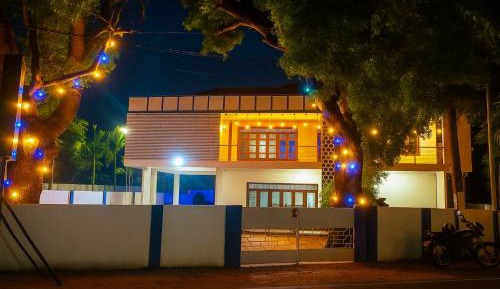 Deluxe Double Room (2 Adults + 1 Child)