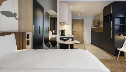 Elegant Quadruple Studio