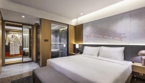 Superior Suite with One King Bed