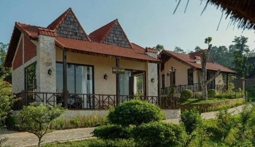 Villa with Garden View