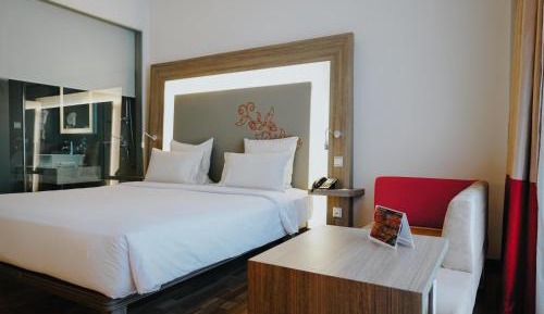 Executive Double Room with Pool Side Access