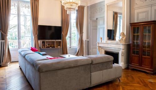 Three-Bedroom Deluxe Apartment