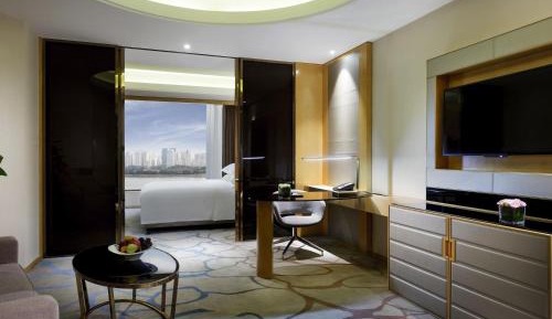 Deluxe King Suite with River View 