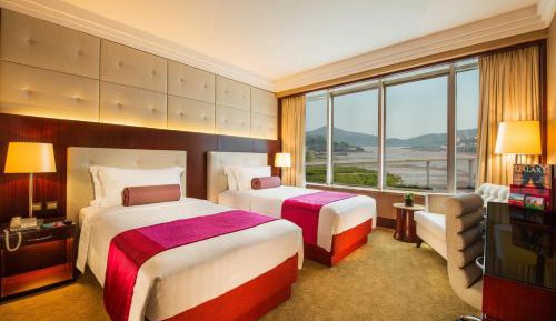 Broadway Twin Room with River View 