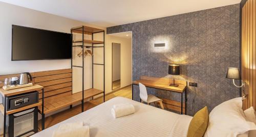 Junior King Suite with Sofa Bed, Bay View and Free Spa Access - Non-Smoking