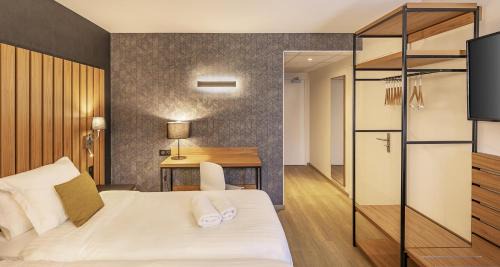 Comfort King Room with Shower - Non-Smoking
