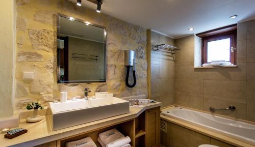 Family Suite with Private Pool (2 adults +  2 children)