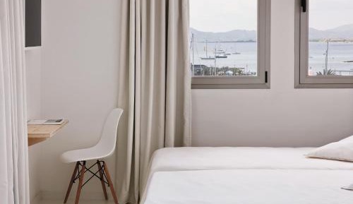 Double or Twin Room with Sea View - Without Balcony