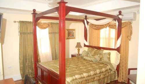 Standard Queen Room