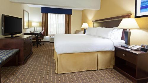 Suite - Hearing Accessible - Non-Smoking