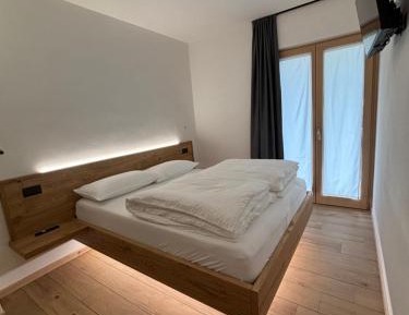 Two-Bedroom Apartment with Mountain View