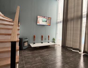 Five-Bedroom Deluxe Apartment