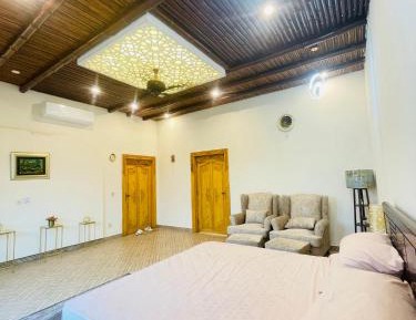 Queen Room with Pool View