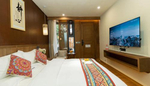 Deluxe Queen Room