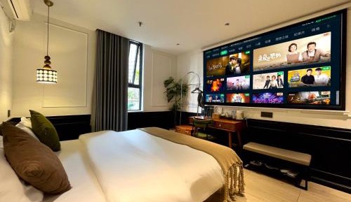 Deluxe Queen Room