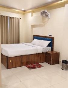Deluxe Double Room (2 Adults + 1 Child)