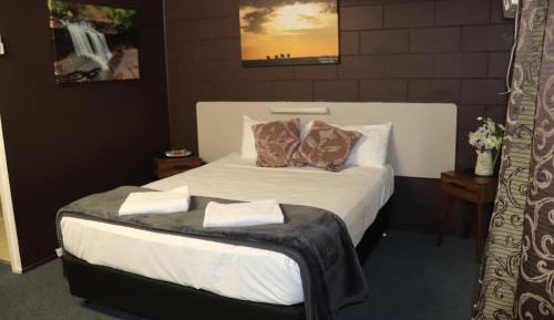 Queen Room - Upstairs & Not Pet Friendly