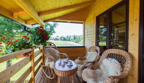 Three-Bedroom Apartment with Mountain View