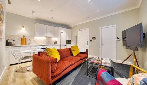 Deluxe One-Bedroom Apartment