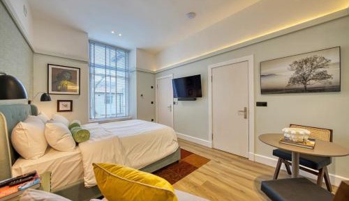 Deluxe One-Bedroom Apartment with Garden View