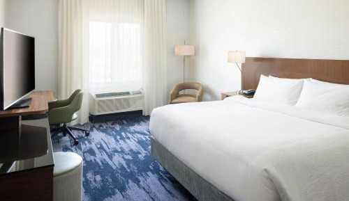King Room with Roll-in Shower - Mobility and Hearing Accessible