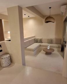 Deluxe One-Bedroom Apartment