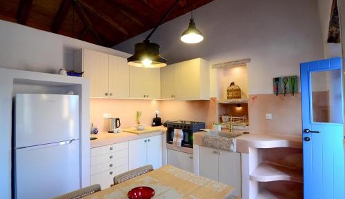 Deluxe Room (2 Adults + 1 Child)