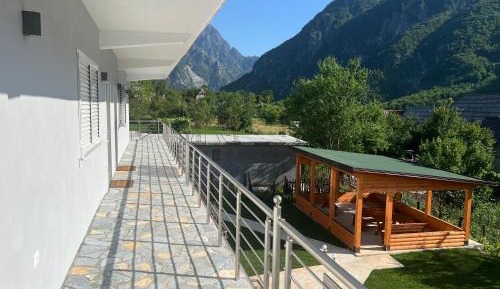 Triple Room with Mountain View
