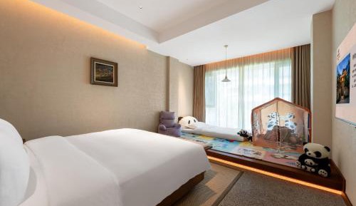 Double Room (1 Adult + 1 Child)