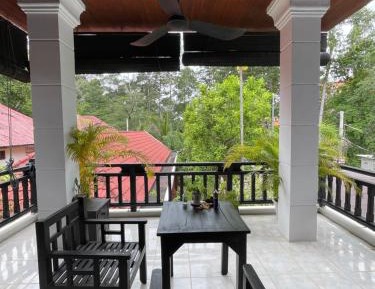 Family Room with Garden View