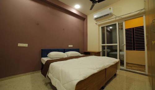 Deluxe Double Room (2 Adults + 1 Child)