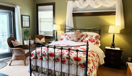 Deluxe Suite with Spa Bath