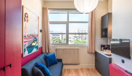 One-Bedroom Deluxe Apartment