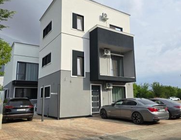 One-Bedroom Apartment with Balcony